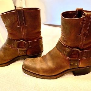 Ordered from another Posher, they were WOMENS 10’s —no box, minimum use